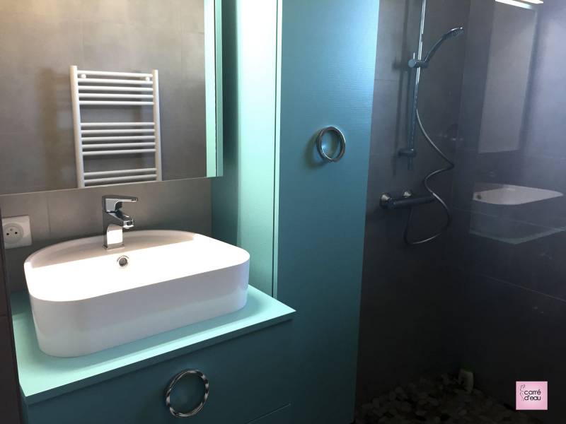 Agencement d'une petite salle de bain pratique à Castelnau-le-Lez